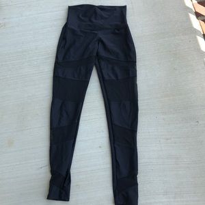 Onzie mesh striped legging